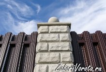 Забор из бетонныз блоков Престиж и евроштакетника Нова